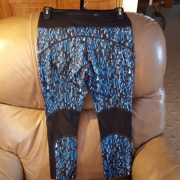 Women's Nike dry-fit running pants size S. - Picture 2 of 4